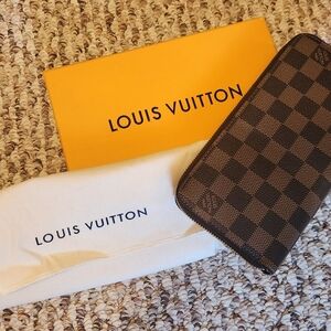 LVee Damier Checkered Wallet